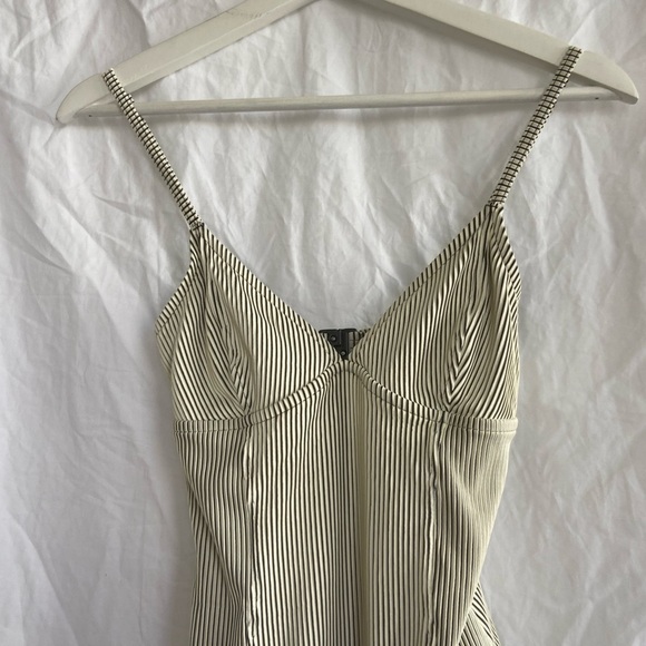 Zulu & Zephyr Husk Stripe Textured One Piece Swimsuit Size 6 - Picture 7 of 12